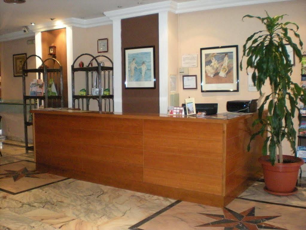 Hotel New Sanz Торремолинос Экстерьер фото